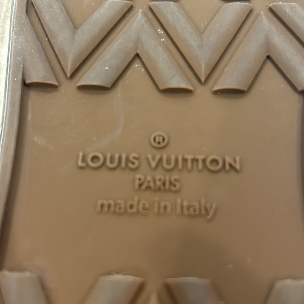 Authentic Men’s Louis Vuitton Black LV Logo Sneakers,Sz 10 - Picture 9 of 9